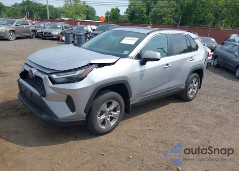 2023 Toyota Rav4 Xle z USA, uszkodzony, nr VIN 2T3P1RFV0PC377454